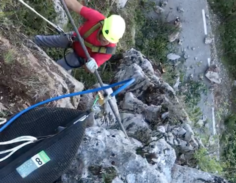 Ús de sacs pneumàtics en el sanejament de blocs de pedra a Torà de Tost, Alt Urgell, Lleida